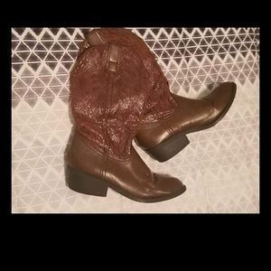 Womens size 7 cow girl boots